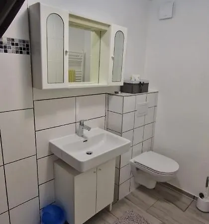Break Apartment *