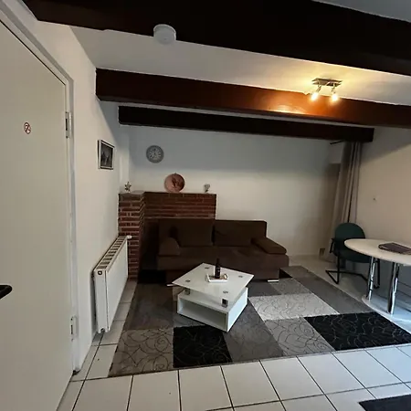 Apartment Break
