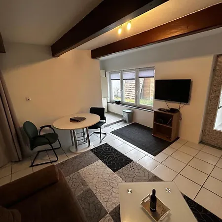 Apartment Break *
